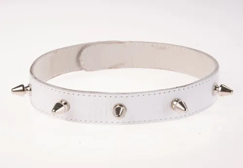 ошейник кожаный белый шириной 20мм с шипами длиной 12мм на кнопках  3102-3 в России