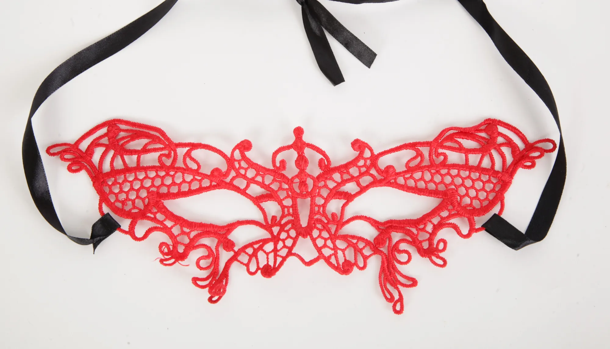 Маска изящная красная 47302-1-MM