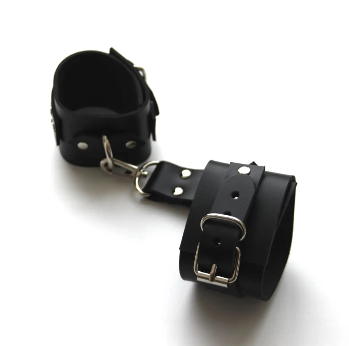 наручи декоративные кожаные pinkrabbit с карабином, черные в России