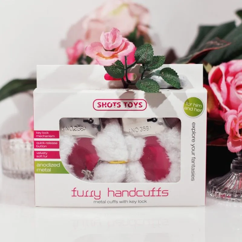 наручники декоративные с мехом shots beginner"s handcuffs furry, белые в России