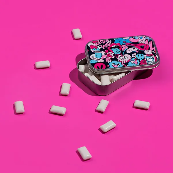 жевательная резинка pinkrabbit с логотипом в жестяной баночке в России