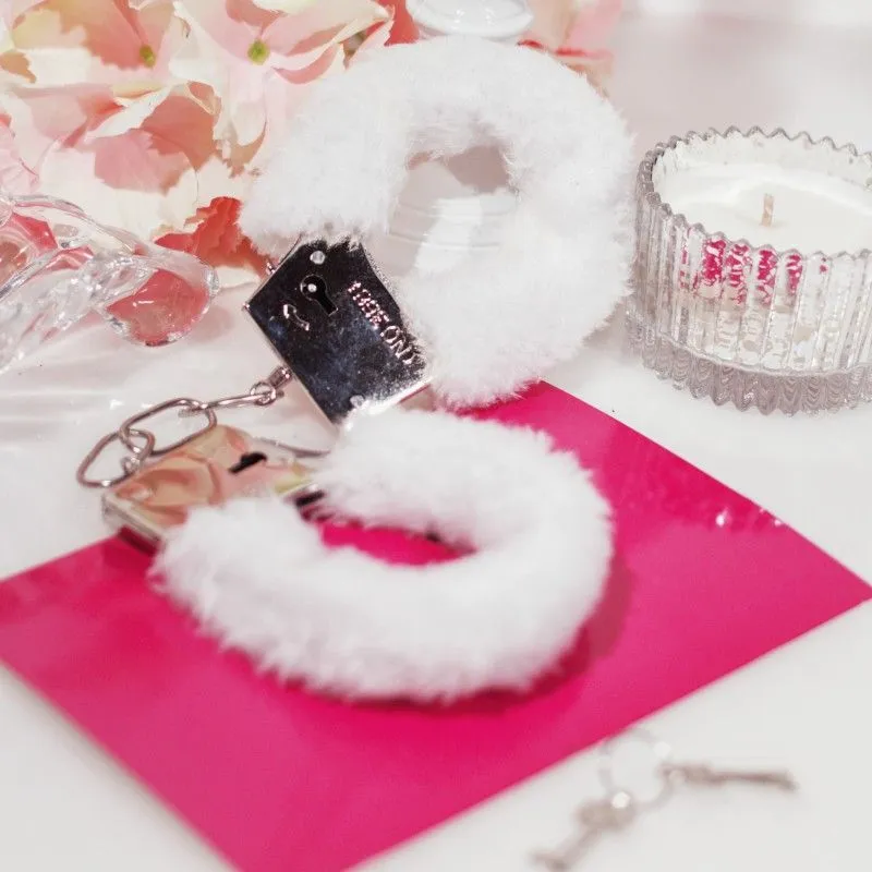 Наручники декоративные с мехом Shots Beginner"s Handcuffs Furry, белые