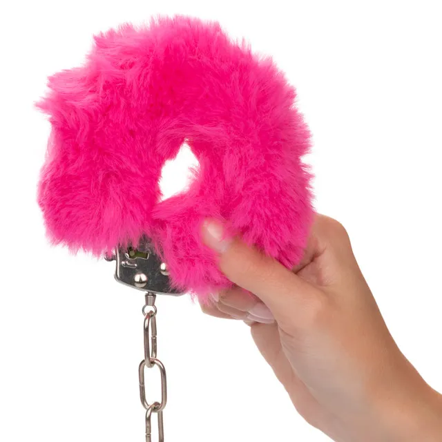 металлические наручники с искусственным мехом ultra fluffy furry cuffs-pink в России