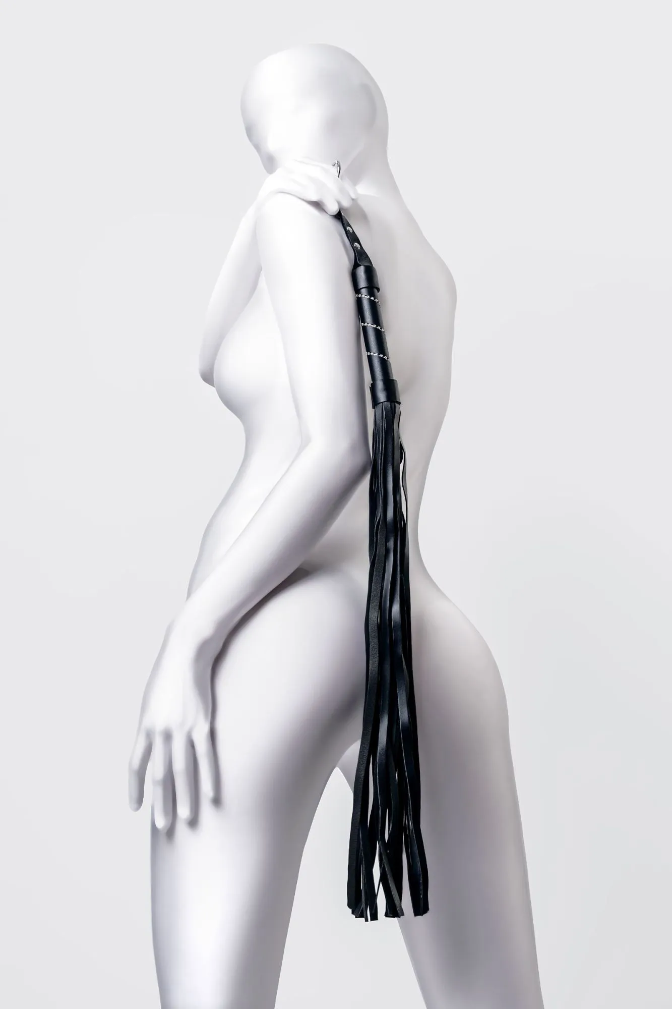 флоггер anonymo #0005, pu кожа, черный, 64 см в России