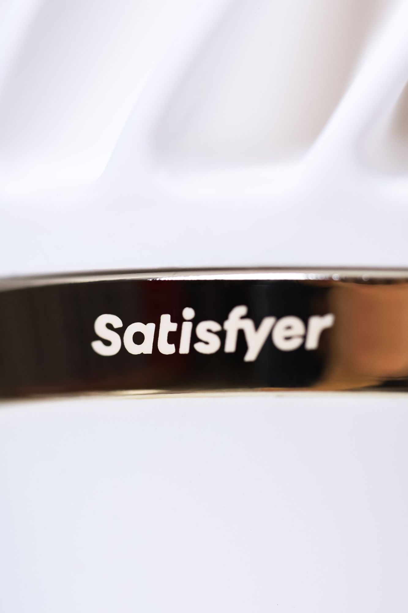 вибромассажер satisfyer layons sweet treat, силикон, белый, 10,4 см. в России