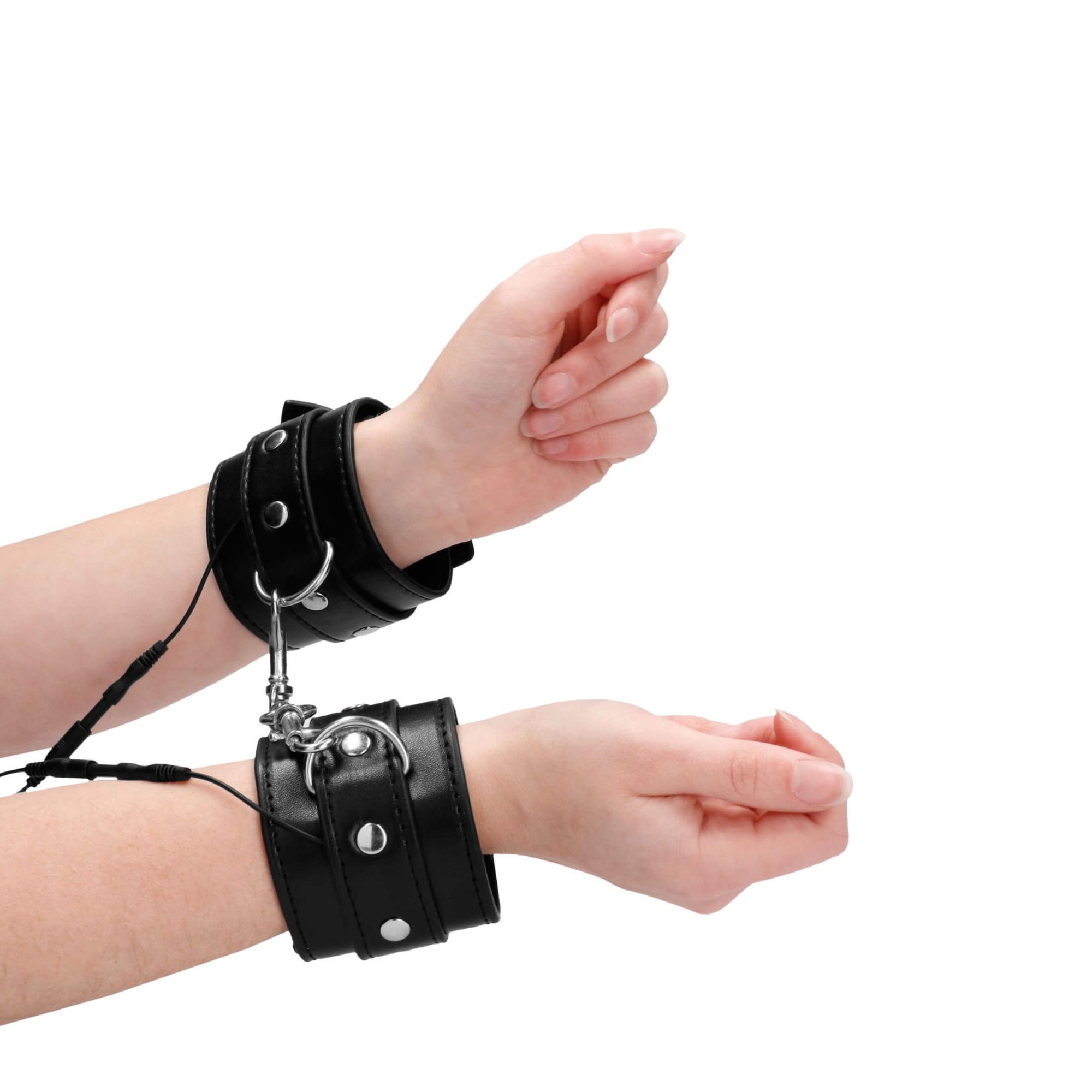 наручники декоративные с электростимуляцией shots media electroshock electro handcuffs, черные в России