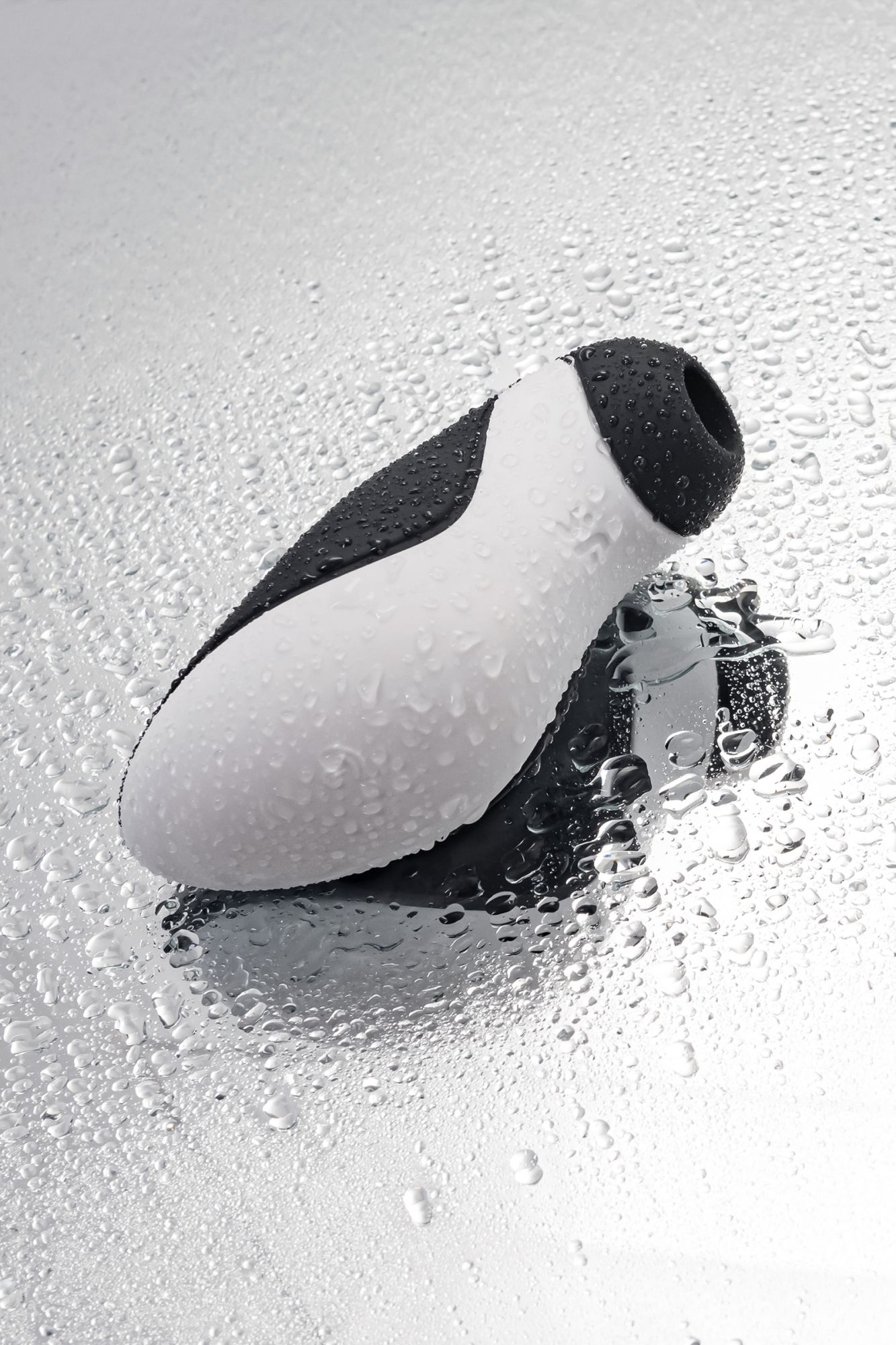 вакуум-волновой бесконтактный стимулятор клитора satisfyer orca, силикон, черный, 11,5 см в России